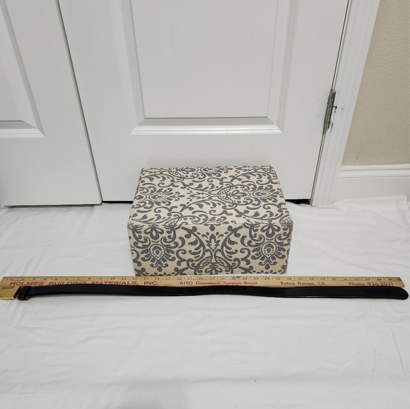 VINTAGE Moschino Black leather belt with Gold Hardware (Ladies) - Picture 5 of 5